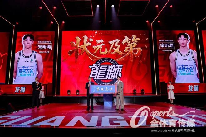 别不尊重我:梅西比赛中和裁判发生激烈争执